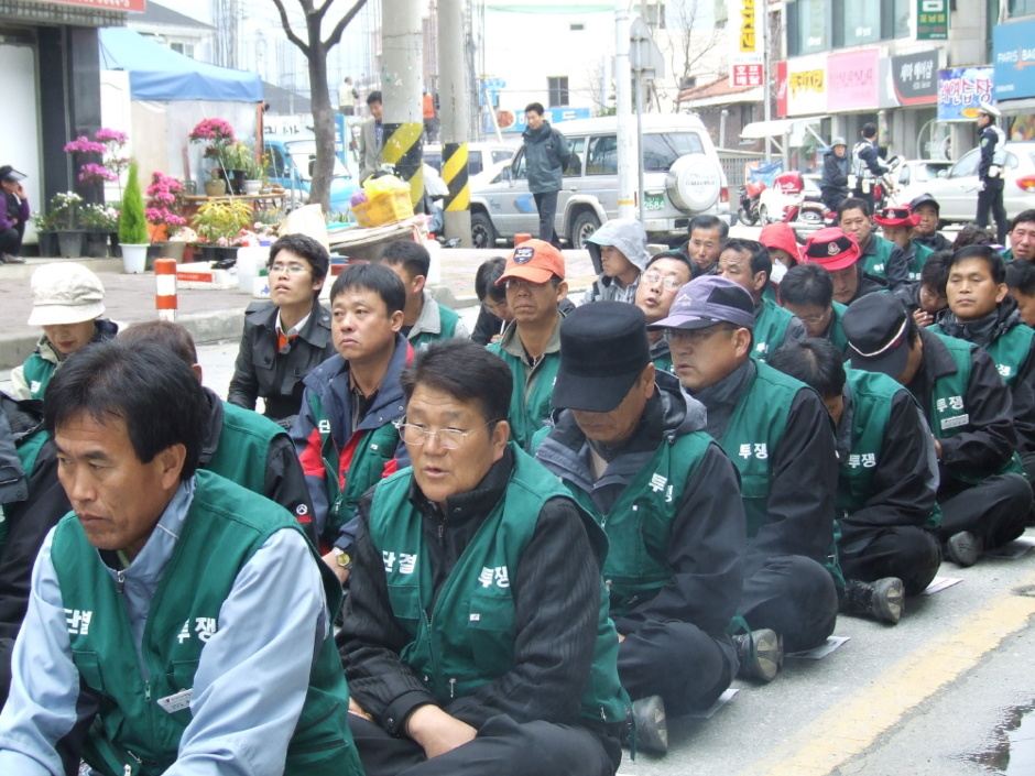 47f27775603f8&filename=080330.강릉건설노조집회10.JPG