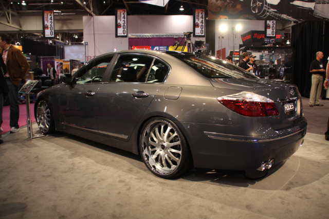 4917ef8d6a302&filename=15_hyundai_genesis_sedans_live.jpg